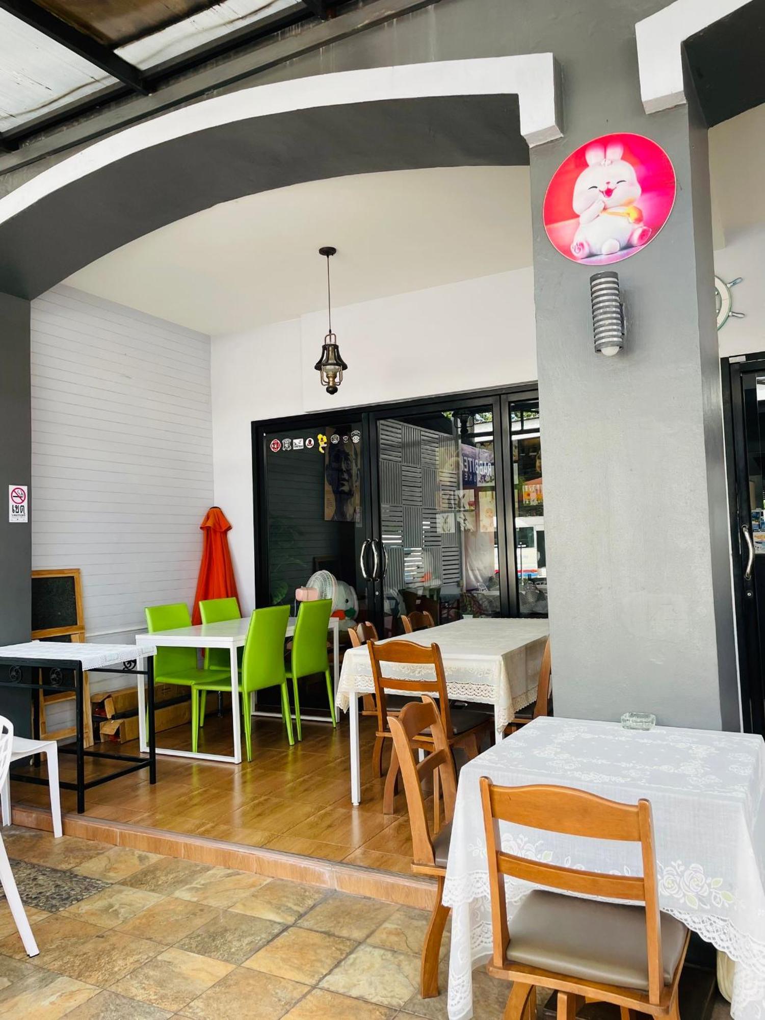 Rabbitel Phuket 호스텔 외부 사진