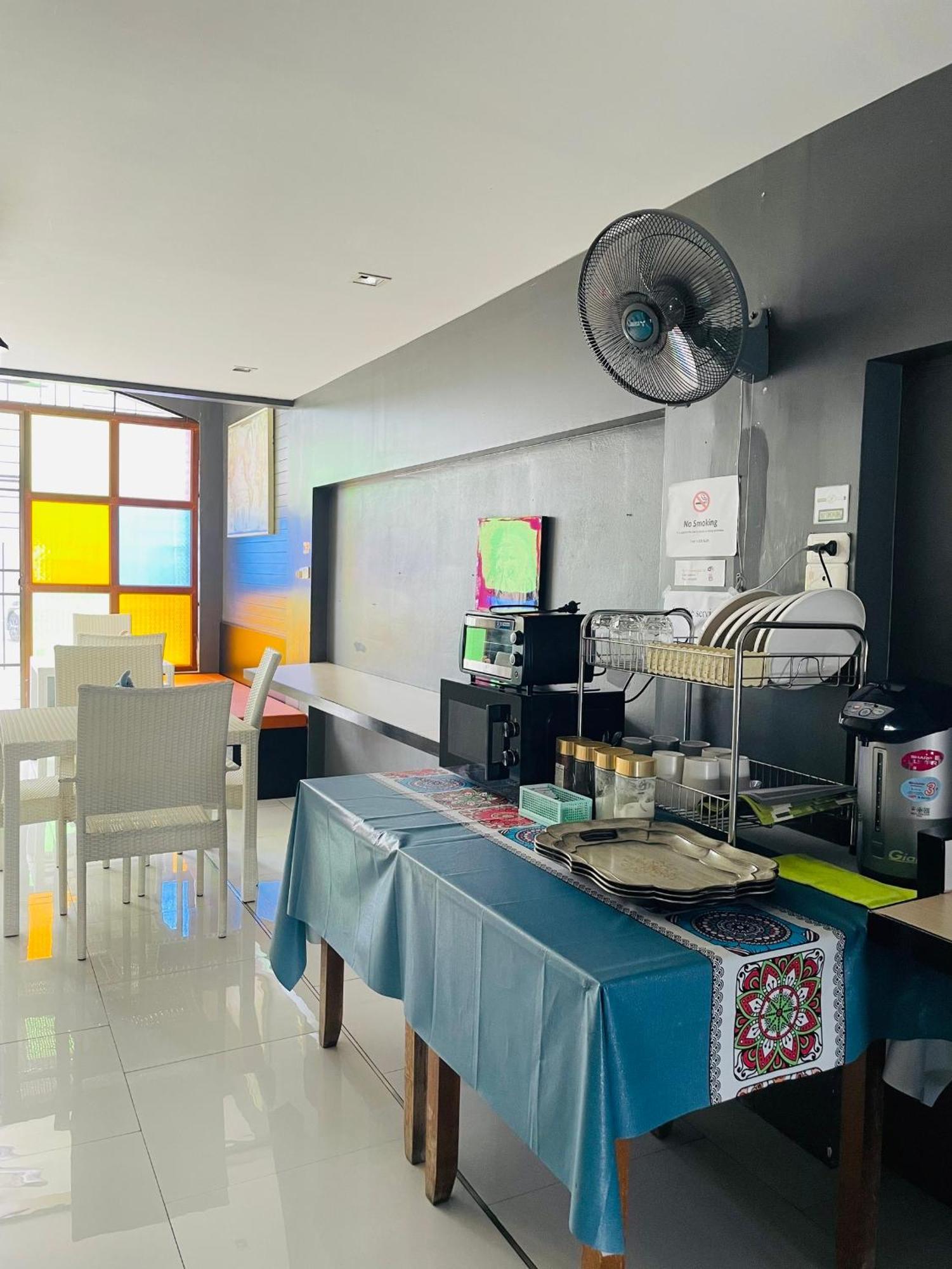Rabbitel Phuket 호스텔 외부 사진